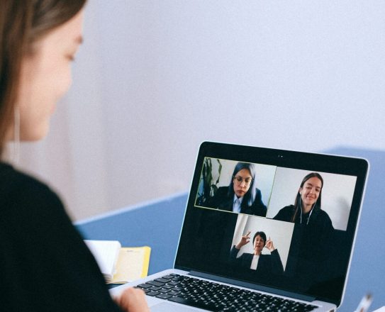 3 things you need to stop doing in virtual meetings